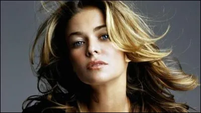 Le nom de cette dame, "Carmen Electra", semble tout droit sorti d'une pochette de disque, non ?