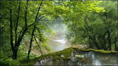 Comment la pr&eacute;fecture de l'Ain s'appelle-t-elle ?