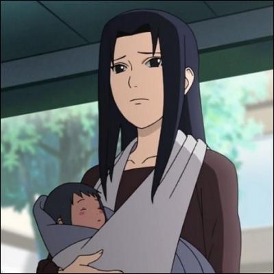 Comment s'appelle la mère de Sasuke ?
