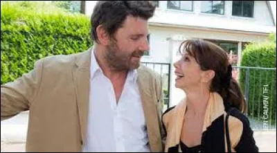 Qui est le nouveau fiancé de Caroline ?