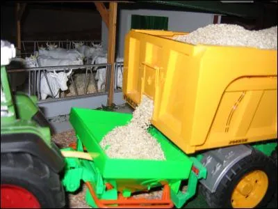 Que fait-il avec la remorque ?