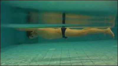 Dans quoi n'a-t-il pas l'impression de flotter ?