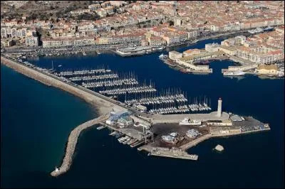 Ce port, fondé au XVIIe siècle, a eu son importance pour le commerce de produits agricoles et comme port de pêche. Il s'agit de :