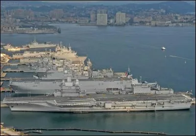 Depuis plusieurs siècles, c'est le grand port militaire français sur la Méditerranée. Il s'agit de :
