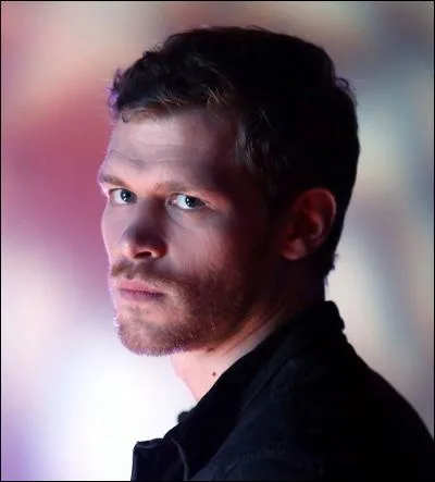 Klaus est... (2 réponses à choisir)