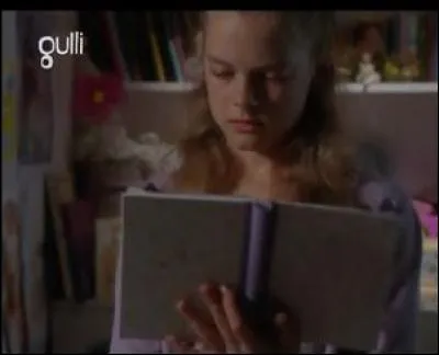 Dans l'épisode 22, que pense Lisa de Carole dans son journal intime ?