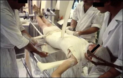 Les anciens corsets étaient fabriqués en :