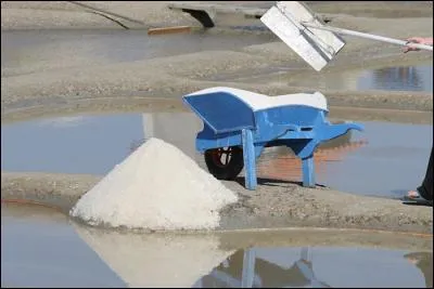 En France, quel était l'impôt indirect prélevé sur le sel, au Moyen Âge et sous l'Ancien Régime ?