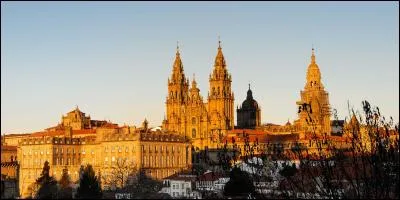 Dans quelle communauté autonome d'Espagne se situe Saint-Jacques-de-Compostelle ?