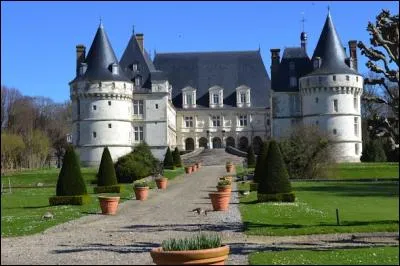Un beau château renaissance dans la campagne brayonne. De quel château s'agit-il ?