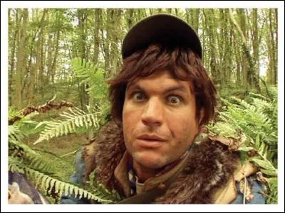 Comment s'appelle ce chasseur, amoureux de Chantal ?