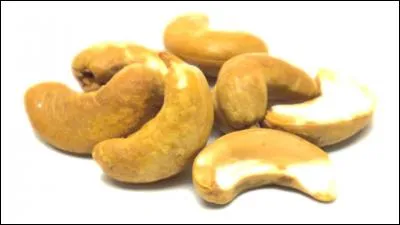 Comment s'appelle l'amande se trouvant dans le fruit de l'anacardier ?