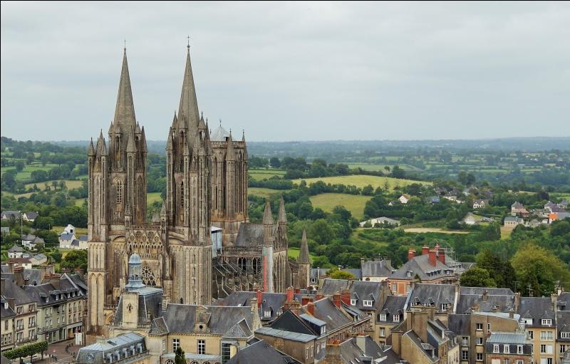 Dans cette petite ville, une grande cathédrale emblématique de l'art gothique normand. Où sommes-nous ?