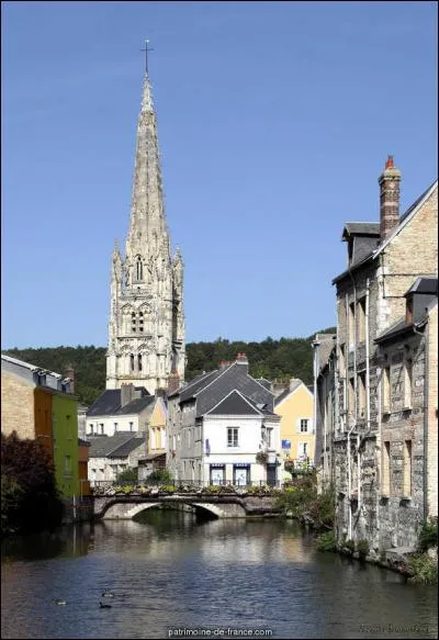 Cette petite ville de la périphérie du Havre a été un port très important au Moyen-Âge. Elle a conservé la belle flèche gothique de son église Saint-Martin. De quelle ville s'agit-il ?
