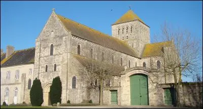 Chef d'oeuvre de l'art roman, cette ancienne abbatiale se situe en plein coeur du Cotentin. Comment se nomme-t-elle ?