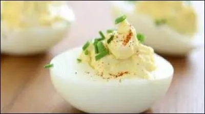 Avec quel ingrédient mélange-t-on le jaune d'un uf dur pour obtenir un uf mimosa ?