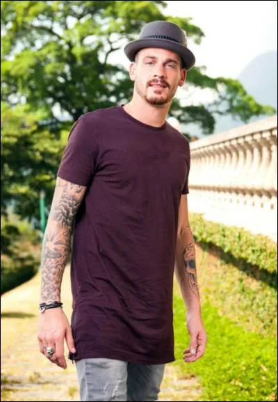 De quoi s'occupe Raphaël dans l'aventure ?