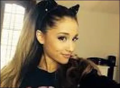 Quel est le nom de la chaîne YouTube d'Ariana Grande ?