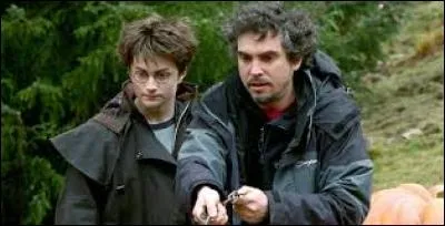 Le troisième volet de la saga a été réalisé par Alfonso Cuarón, un acteur, réalisateur, scénariste et producteur mexicain. À la base, la réalisation du troisième film devait être confiée à un autre homme. Cependant, cette personne refusa et le projet fut confié à Alfonso Cuarón. Mais qui ?