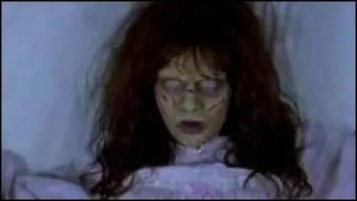 Dans lequel des "Scary Movie" voit-on une personne exorcisée ?