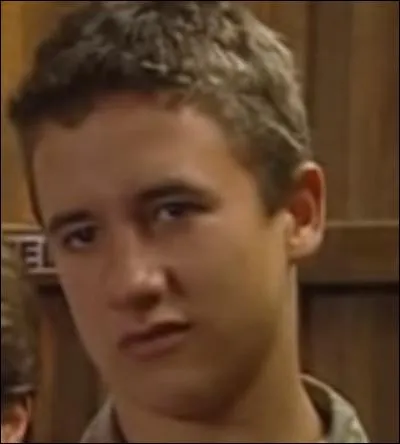 Dans l'épisode 10, comment s'appelle le garçon qui fait de l'équitation avec les filles ?