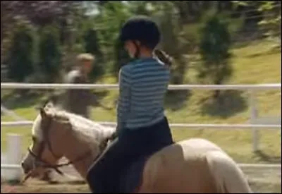 Dans l'épisode 15, comment s'appelle le cheval sur lequel monte Jenna ?