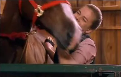 Dans l'épisode 25, pourquoi Veronica veut-elle vendre Garnet ?