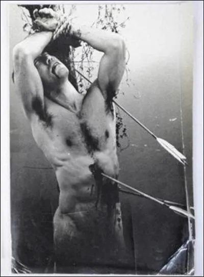 Officier dans l'armée de l'empereur romain Dioclétien, il sera exécuté comme chrétien, il incarne l'homo-érotisme à la renaissance et le symbole de l'homosexualité au dix-neuvième siècle : qui est-il ?