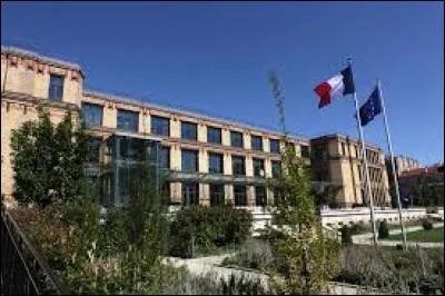 Qui est le nouveau Ministre des Affaires étrangères et Développement international depuis février 2016 ?