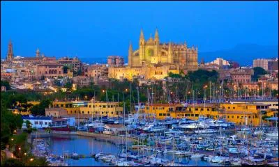 Quelle ville trouve-t-on à Majorque ?