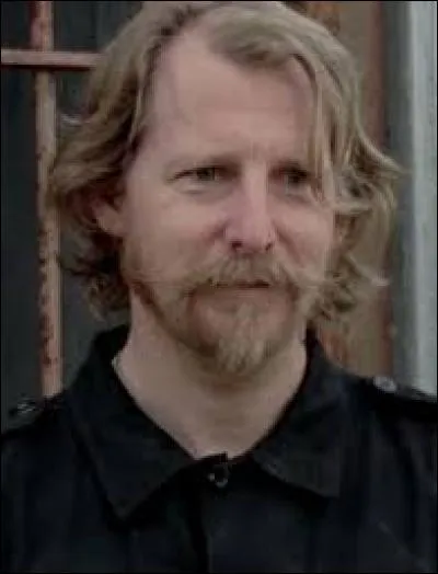 Qui est ce personnage et dites s'il est mort ?