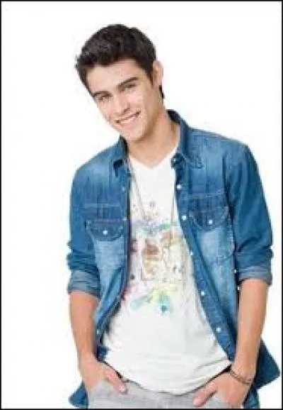 De qui Tomás est-il amoureux ?