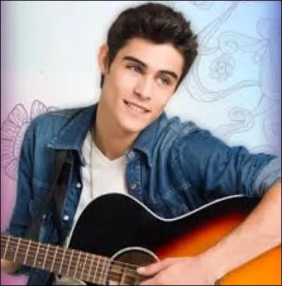 Quel est le nom de famille de Tomás ?