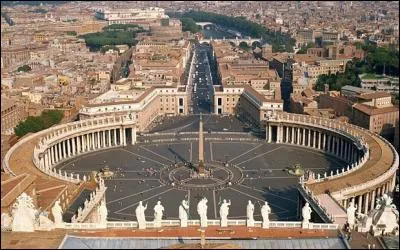 Pour protégé les enfants, le Vatican a condanné la cour avec des murets.
