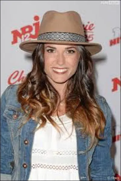 Comment s'appelle l'autre fille de l'équipe, présente au début du lancement de l'émission ?