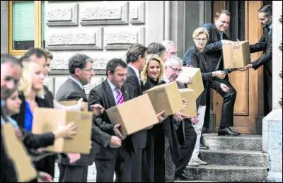 Tout citoyen suisse peut proposer une modification de la Constitution fédérale. Pour qu'elle soit soumise au verdict populaire, combien de signatures doit-elle recueillir ?