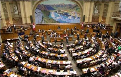 À quelle fréquence le parlement suisse est-il élu ?