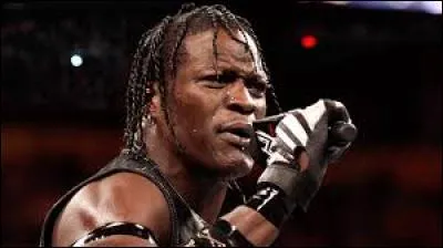 Quel est le vrai nom de R-Truth ?