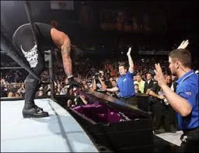 À WrestleMania 22, qui l'Undertaker a-t-il affronté dans un match du cercueil ?