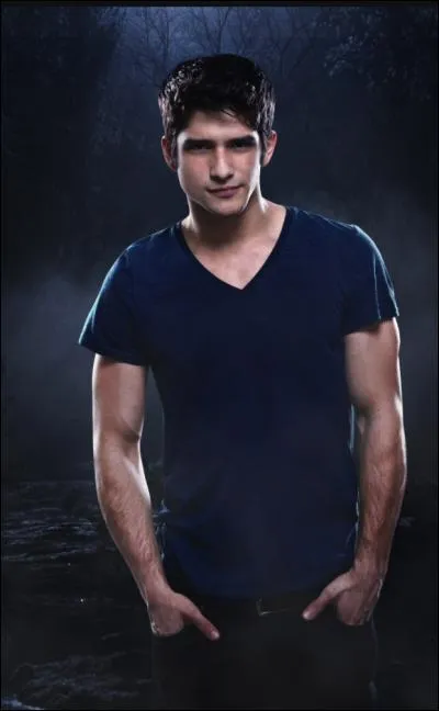 Qui mord Scott dans la saison 1 ?