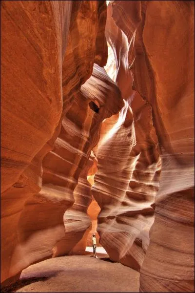 Ce canyon est l'une des gorges les plus connues et les plus photographiées du sud-ouest des Etats-Unis. L'accès au site se fait en 4×4 uniquement et une visite de la gorge est possible avec un guide pendant une heure. Comment s'appelle-t-il ?
