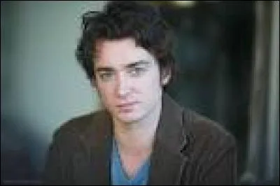 Quelle matière enseignait Simon, le jeune prof dont Salomé était amoureuse ?