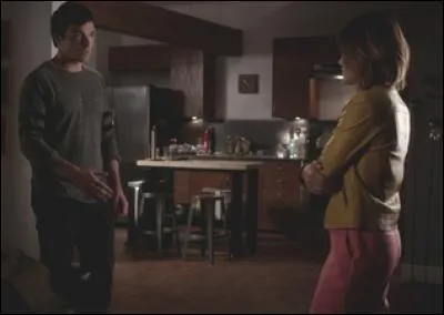 Qu'est-ce qu'a fait Aria pour Ezra ?