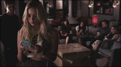 Quel est le plan d'Hanna pour piéger "A", avec l'aide de Caleb, puis des autres par la suite ?