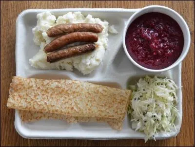 Là-bas, "saucisse" rime aussi avec "purée". Mais la soupe rouge (en haut à droite) est assez particulière. Où sommes-nous ?