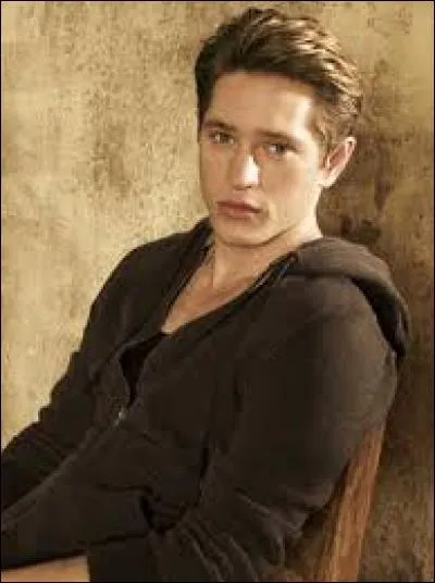 Avec qui est-il sorti ?