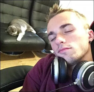 Comment s'appelle son chat ?