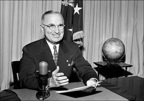 Sénateur du Missouri de 1935 à 1944, il est choisi comme vice-président sur le ticket démocrate de 1944. Devenu Président en 1945, réélu en 1948, il renonce à se représenter en 1952. De qui s'agit-il ?