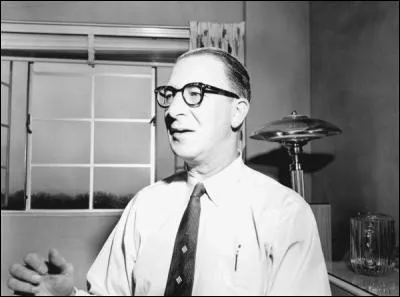 Sénateur du Tennessee de 1949 à 1963, il échoue de peu à emporter l'investiture du parti Démocrate aux primaires de 1952. Il se présente comme vice-président sur le ticket démocrate, battu, de 1956. De qui s'agit-il ?