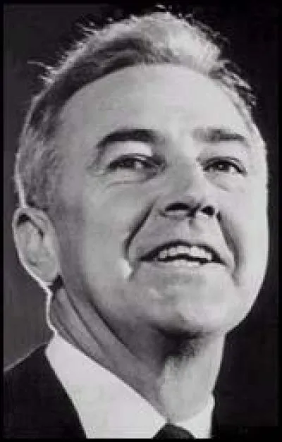 Sénateur du Minnesota de 1959 à 1971, opposant à la guerre du Vietnam, il brigue l'investiture du Parti Démocrate en 1968. Il est à nouveau, et sans succès, candidat aux primaires en 1972. De qui s'agit-il ?